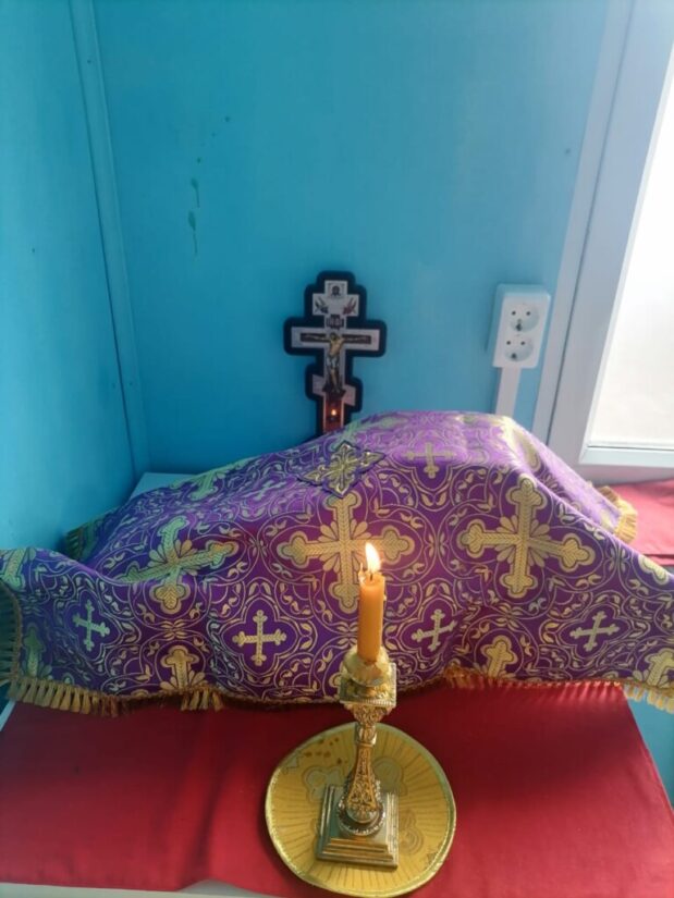 В день памяти великомученика Феодора Тирона иерей Сергий Белых совершил литургию в молитвенном доме